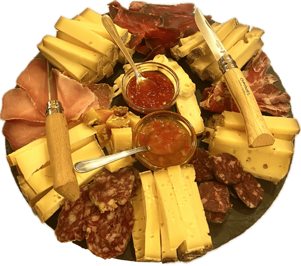Tagliere formaggi e salumi tipici valdostani